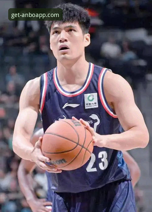 资深球迷分享：CBA状元陈国豪"回避条款"升级，卡位战成遗憾